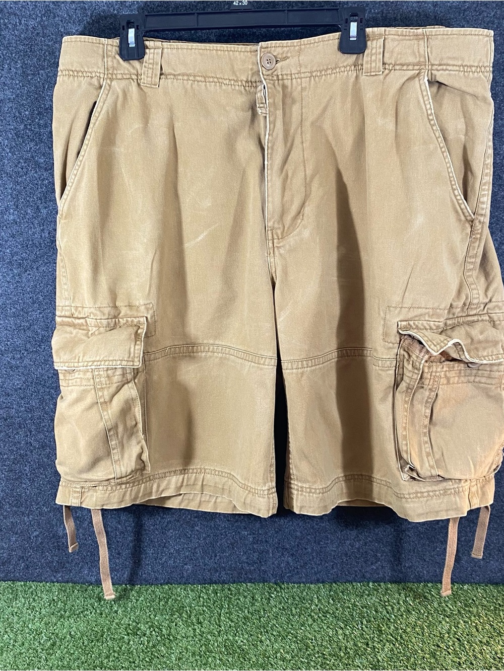 No Boundries NOBO Beige Khaki Cargo Shorts Men's 42 Utility Outdoor Y2K Pockets